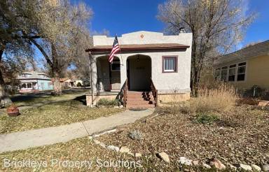 Main picture of 1032 W Pikes Peak Ave