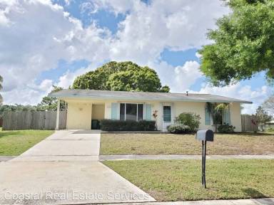 Main picture of 142 NE Bracken Rd