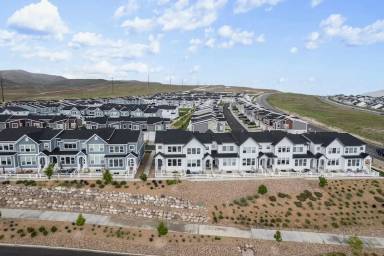 Main picture of 911 W Sunspear Dr