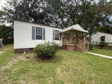Main picture of 2656 Poplin Ave