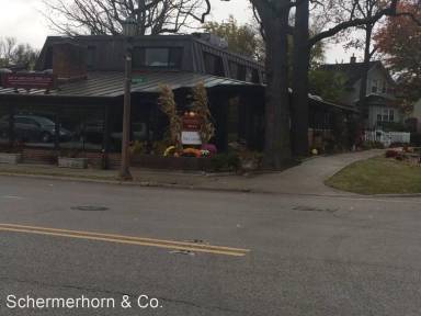 Main picture of 450 Green Bay Rd
