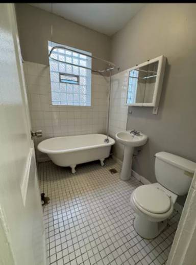 Main picture of 6039 S Prairie Ave