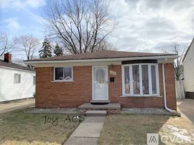 Main picture of 393 W Hudson Ave