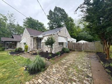 Main picture of 3615 Powell Ave