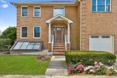 Main picture of 8933 Colesville Rd