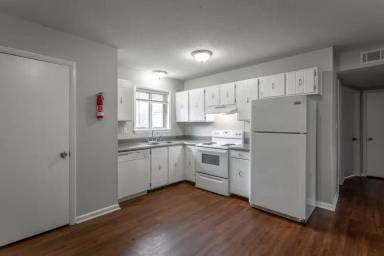 Main picture of 2414 Lyndon Ave