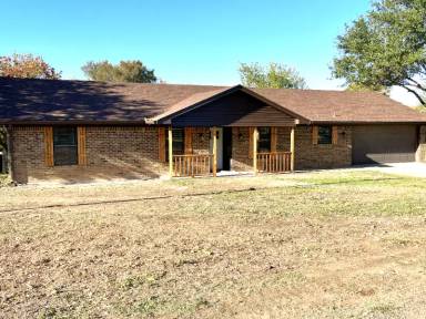 Main picture of 185 Friendly Oaks Dr