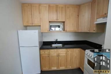 Main picture of 1253 Bush St