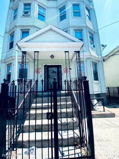 Main picture of 102 Grant Ave
