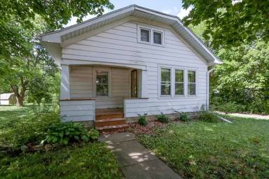 Main picture of 137 E Tyler St