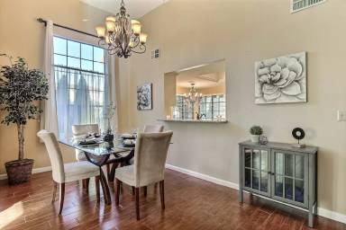 Main picture of 990 Oak Park Dr
