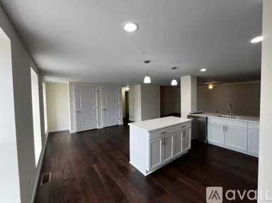 Main picture of 883 Broadway