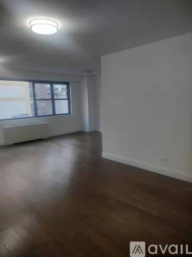 Main picture of W 37th St