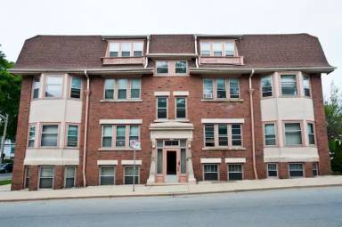 Main picture of 1704 E Locust St