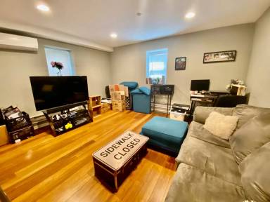 Main picture of 821 Marshall St NE