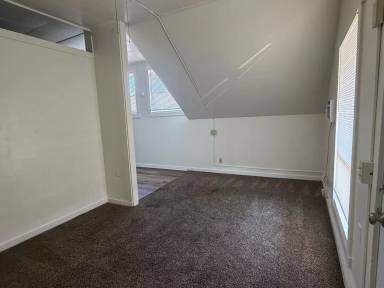 Main picture of 2920 NE Riverside Ave