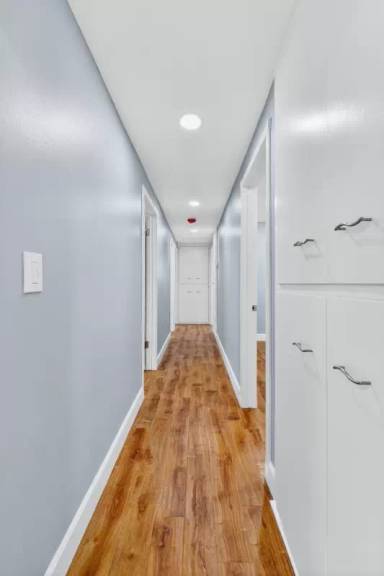 Main picture of 5235 Bellflower Blvd