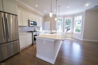 Main picture of 3247 Washington St