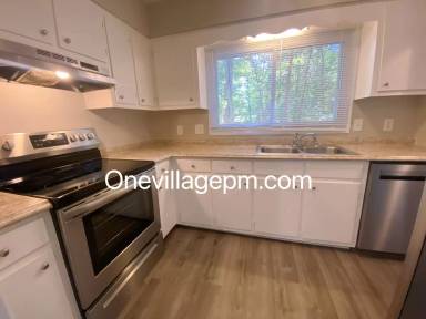 Main picture of 2418 Moran St