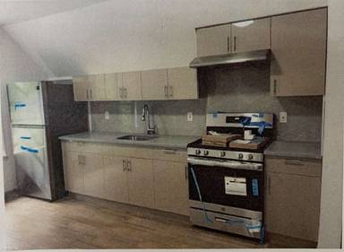Main picture of 1656 W 10th St