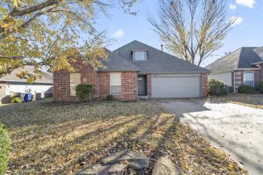 Main picture of 1305 W Quincy St