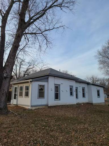 Main picture of 214 W Walnut St