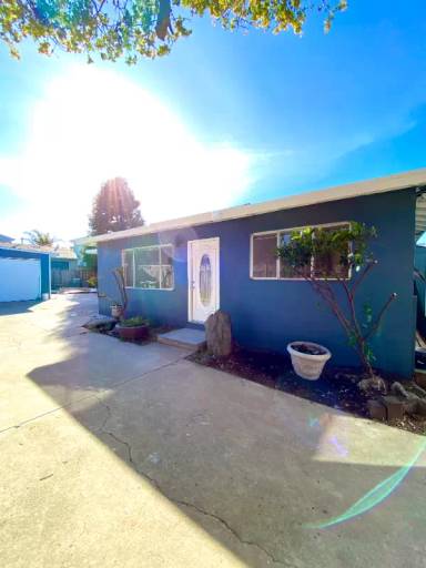Main picture of 635 N Delaware St