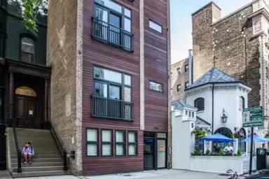 Main picture of 1154 N Dearborn St