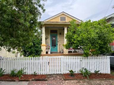 Main picture of 1120 Austerlitz St