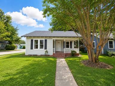 Main picture of 526 Evangeline Dr