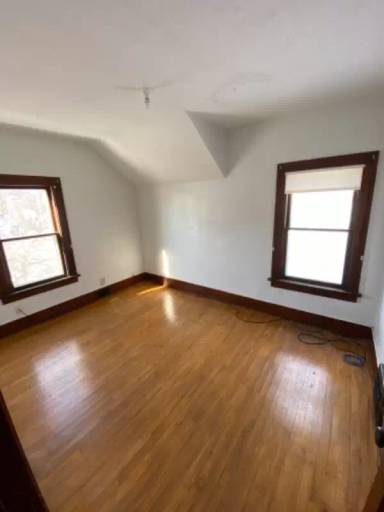 Main picture of 116 W 5th St