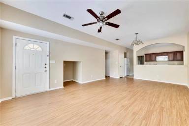 Main picture of 2809 E 22nd St