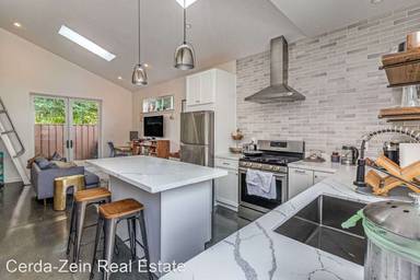 Main picture of 542 Lincoln Ave