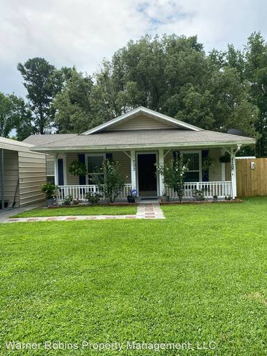 Main picture of 702 E Bay Ave