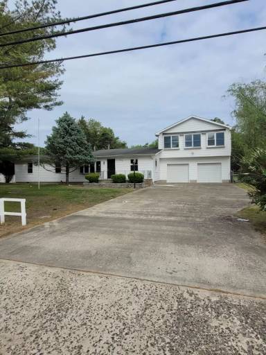 Main picture of 305 Sapphire Dr