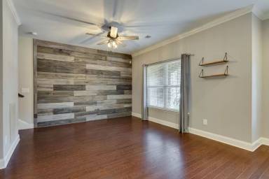 Main picture of 525 Vintage Green Ln