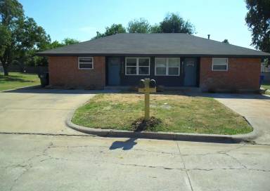 Main picture of 906 Deonne Cir