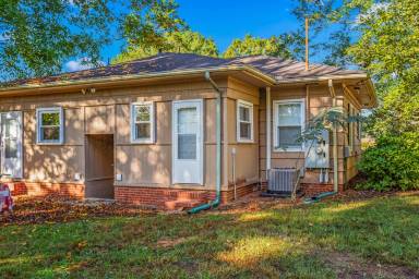 Main picture of 5038 Pinewood Dr