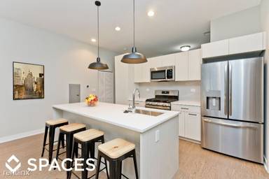 Main picture of 2247 W Lawrence Ave