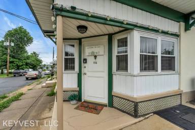 Main picture of 44 Dover Ave