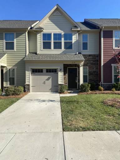 Main picture of 319 Pond Place Ln