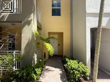 Main picture of 350 SW 13th Ter