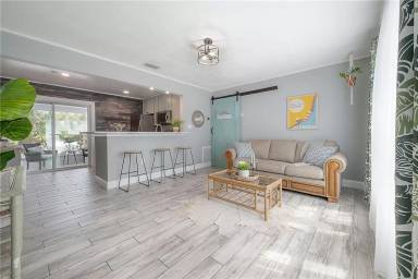Main picture of 690 Regina Rd