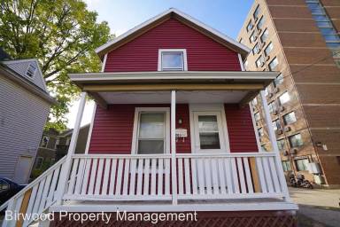 Main picture of 207 1/2 N Frances St