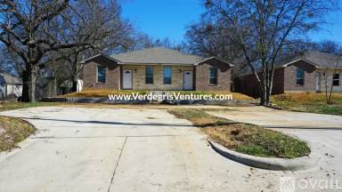 Main picture of 706 S Brazos Ave