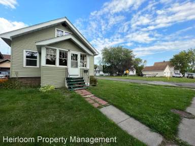 Main picture of 402 N 38th Ave W