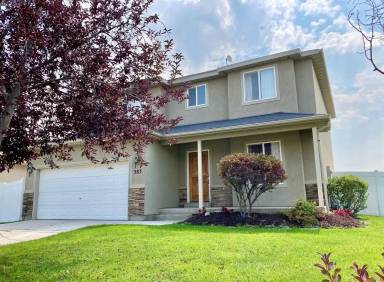 Main picture of 383 W Lakeview Dr