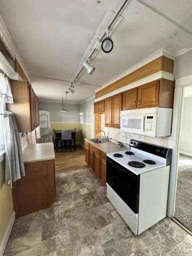 Main picture of 6 Irving St