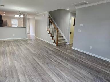 Main picture of 210 W Five Notch Rd
