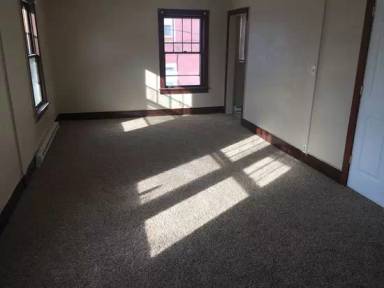 Main picture of 218 W Holmes St